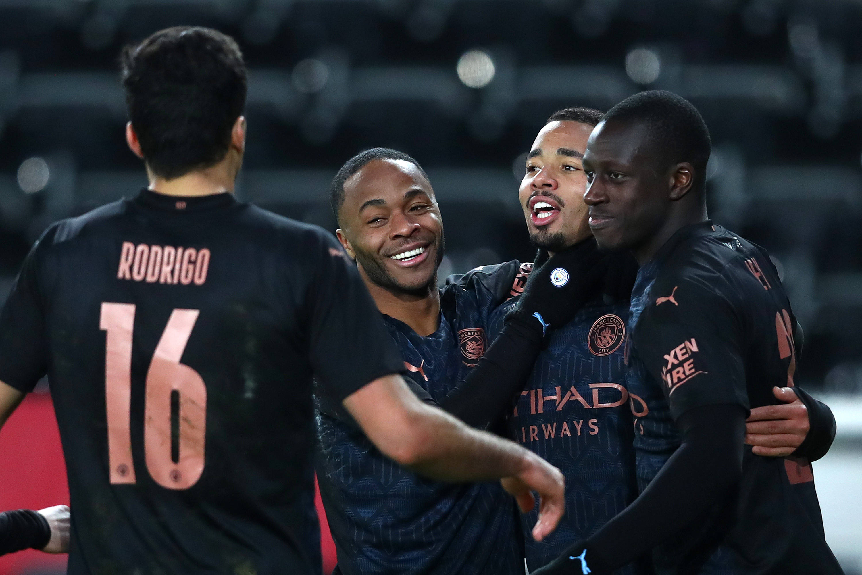 包含今夜突围战来临，莱比锡围绕国王杯主帅复盘，信心回归，阵容厚度经受考验的词条