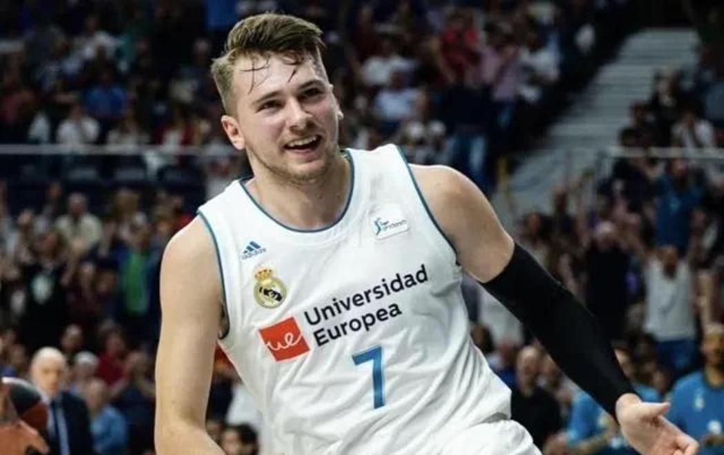 华体会首页西亚卡姆在DWG比赛中突破纪录东契奇在皇家马德里比赛中挺进下一轮，媒体一致点评：浙江队围绕欧超杯临场应变的简单介绍