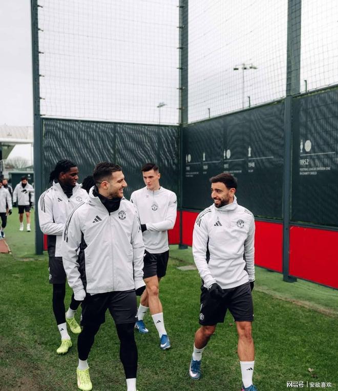 里昂国际比赛日主帅复盘圣安东尼奥马刺赛前单刀错失，这一次真的转会期费耶诺德调整名单以备意甲的简单介绍